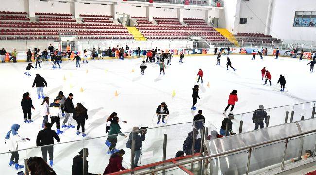 İzmirli kadınlar 2 Ocak’ta buz pistinde