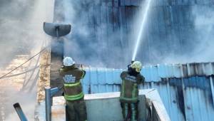 İzmir İtfaiyesi’nden yangına 6 dakikada müdahale 
