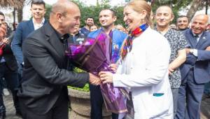 Başkan Soyer sağlık çalışanlarının bayramını kutladı