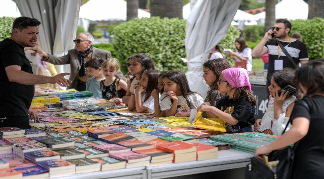 İZKİTAP Festbaharın Coşkusuyla Devam Ediyor