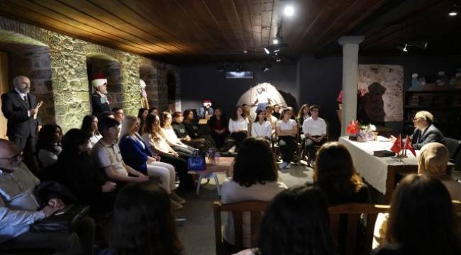 İzmir İl Milli Eğitim Müdürü Dr. Ömer Yahşi gençlerle bir araya geldi
