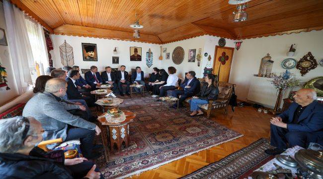  Başkan Tugay, İstanbul'da CHP Genel Başkanı Özgür Özel ile bir araya geldi