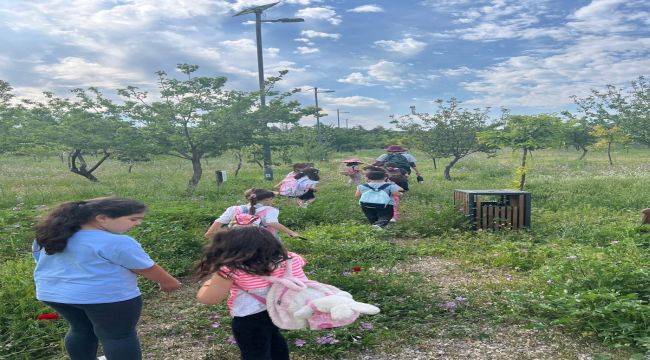 Çocuklar, Ormanda Bozulma Ve Masal Yolculuğunda Buluşuyor