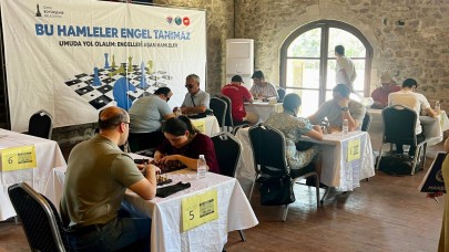 Satranç Turnuvasında Hamleler Engelleri Aştı