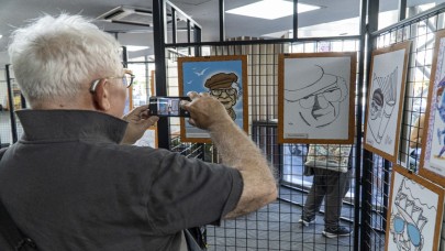 Karşıyaka’da Attila İlhan’ın 100. yaşına özel karikatür sergisi