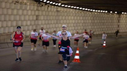 İzmir'de Uluslararası 9 Eylül İzmir Yarı Maratonu renkli görüntülere sahne oldu