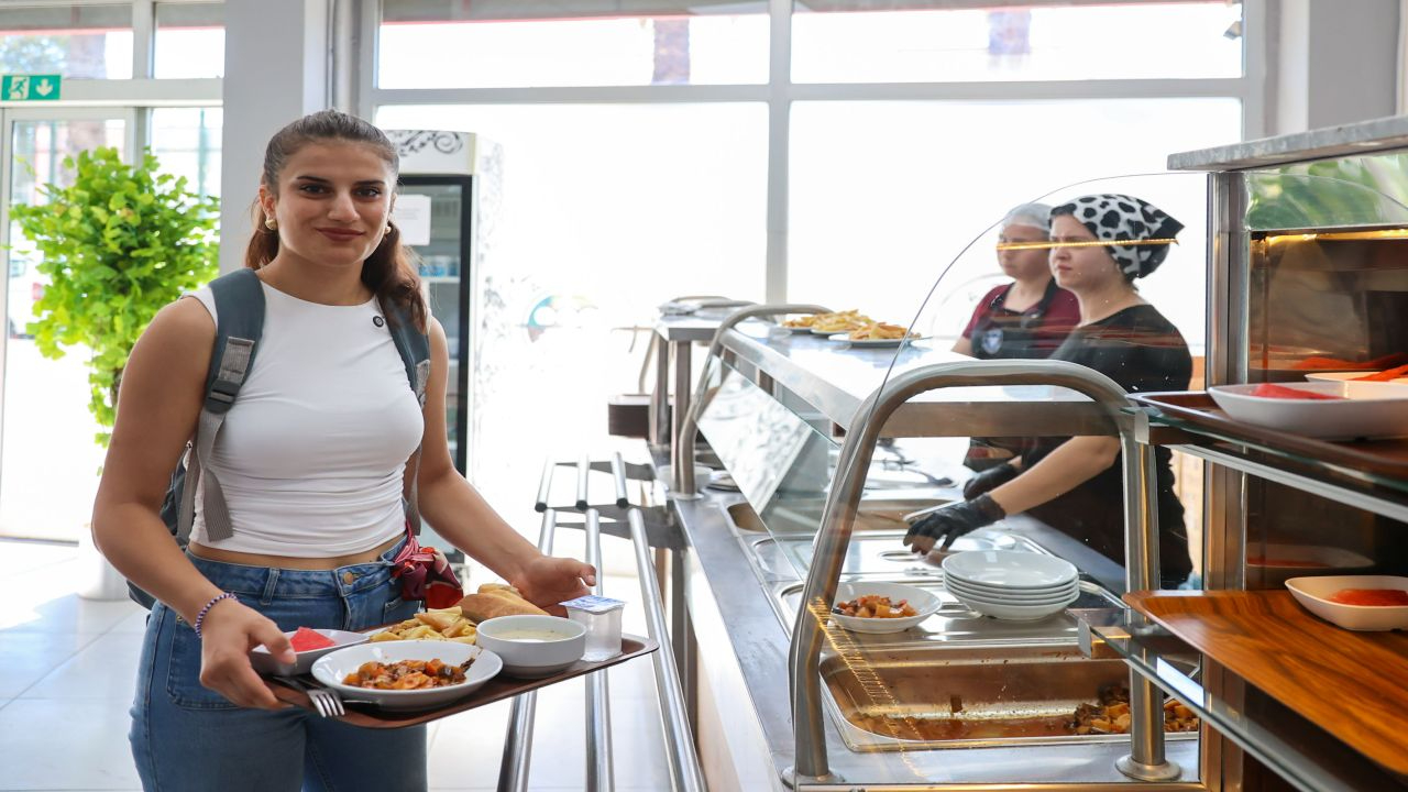 Buca Belediyesi&#39;nden öğrenci bütçesine destek