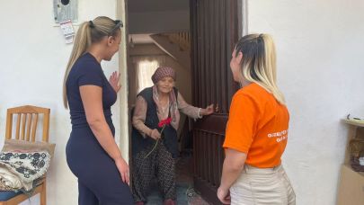 Dünya Yaşlılar Günü’nde Gençlerden Anlamlı Ziyaretler