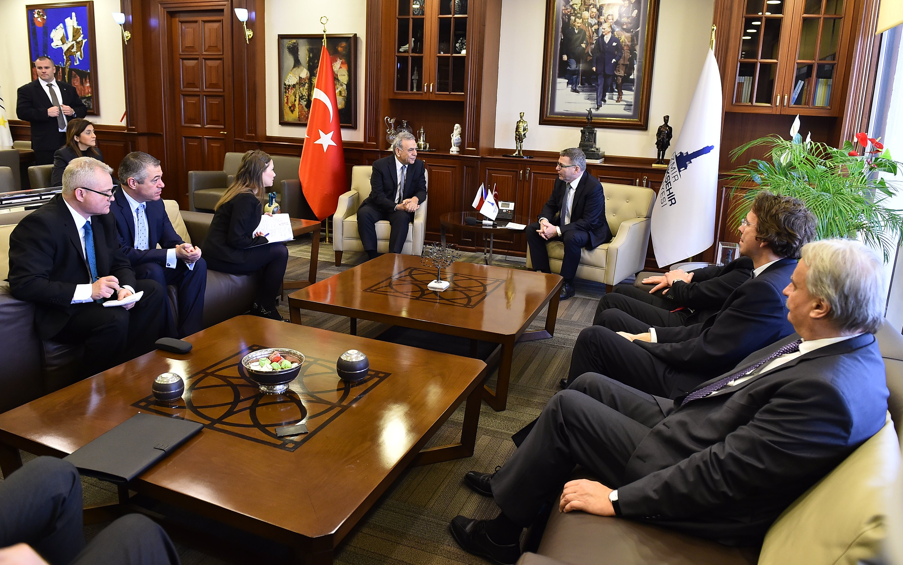 Mülteciler için geldi