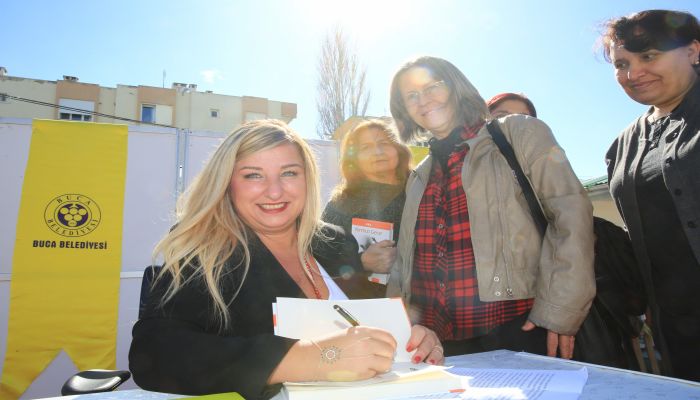 Pürlen Kıyat Karakuş Bucalı okurlarıyla buluştu