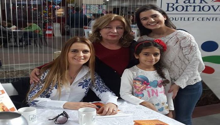 Kitabını lösemili çocuklar için imzaladı…