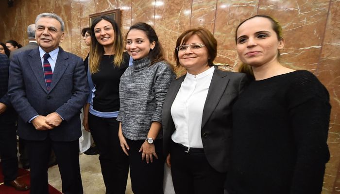 İzmir Büyükşehir’den kadın personele “8 Mart hediyesi”