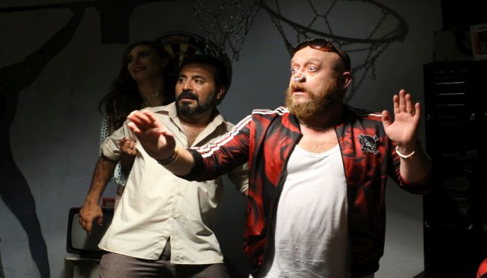 KAHKAHA GELİYORUM DİYOR