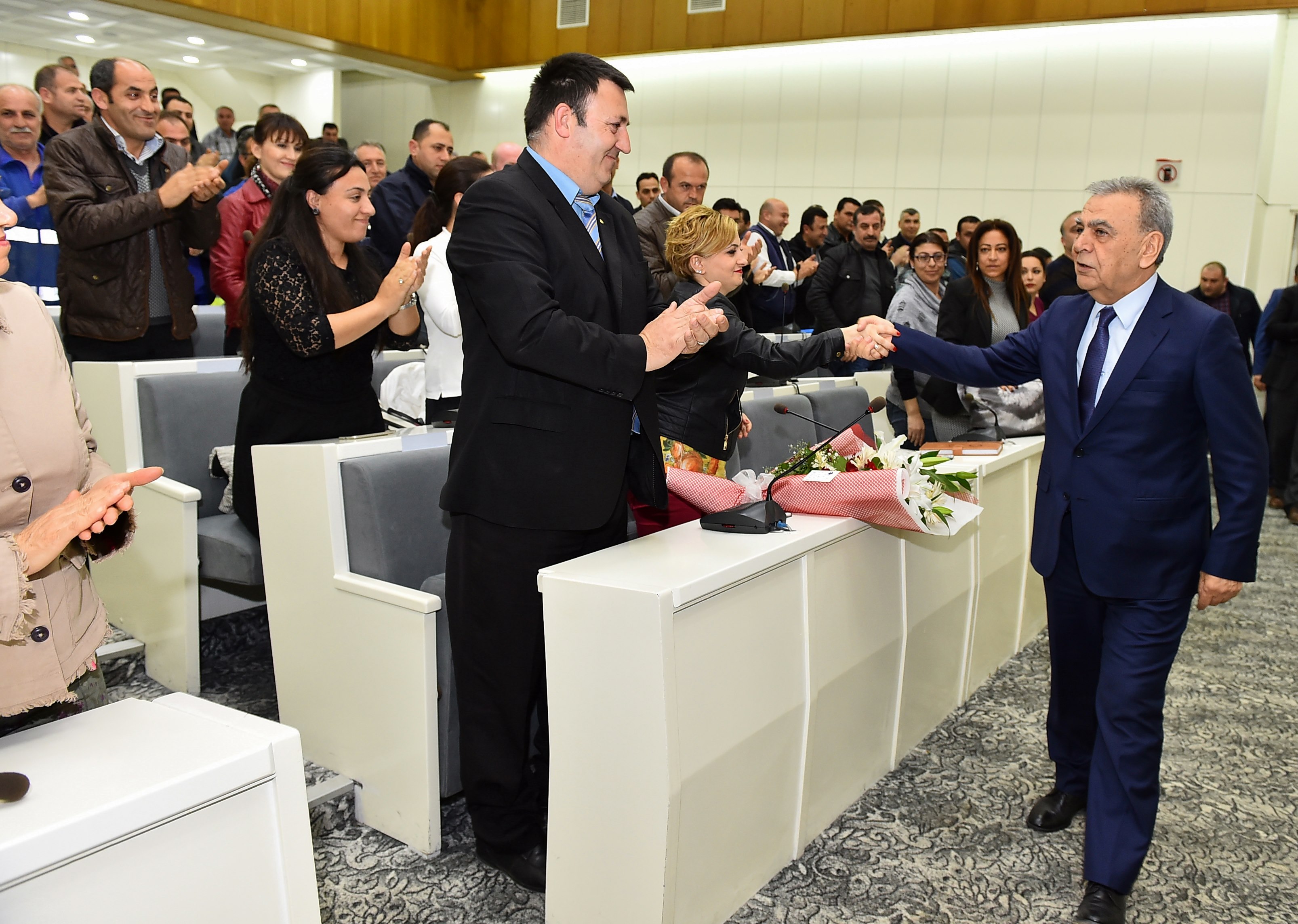 İZELMAN işçileri “teşekkür” için geldi