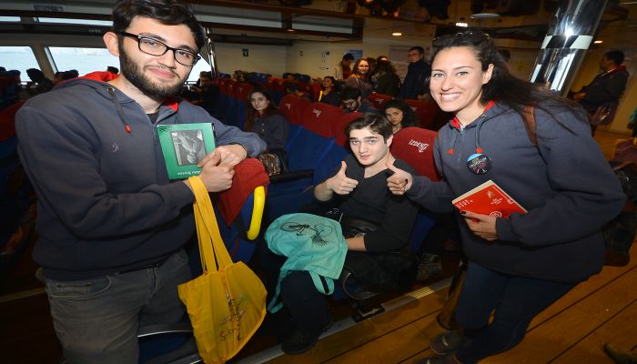 Vapurdaki “kitap kurtlarına” Büyükşehir sürprizi