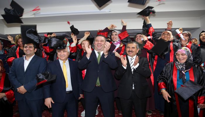 Hayatlarında ilk kez kep giydiler
