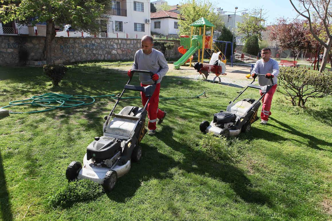 Bayraklı’da bahar temizliği başladı