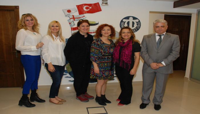 ÇOCUKLAR DENİZDE YOLCULUĞU ÇİZDİ