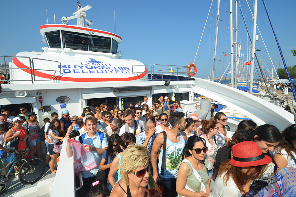 FOÇA-İZMİR GEMİ SEFERLERİ BAŞLIYOR