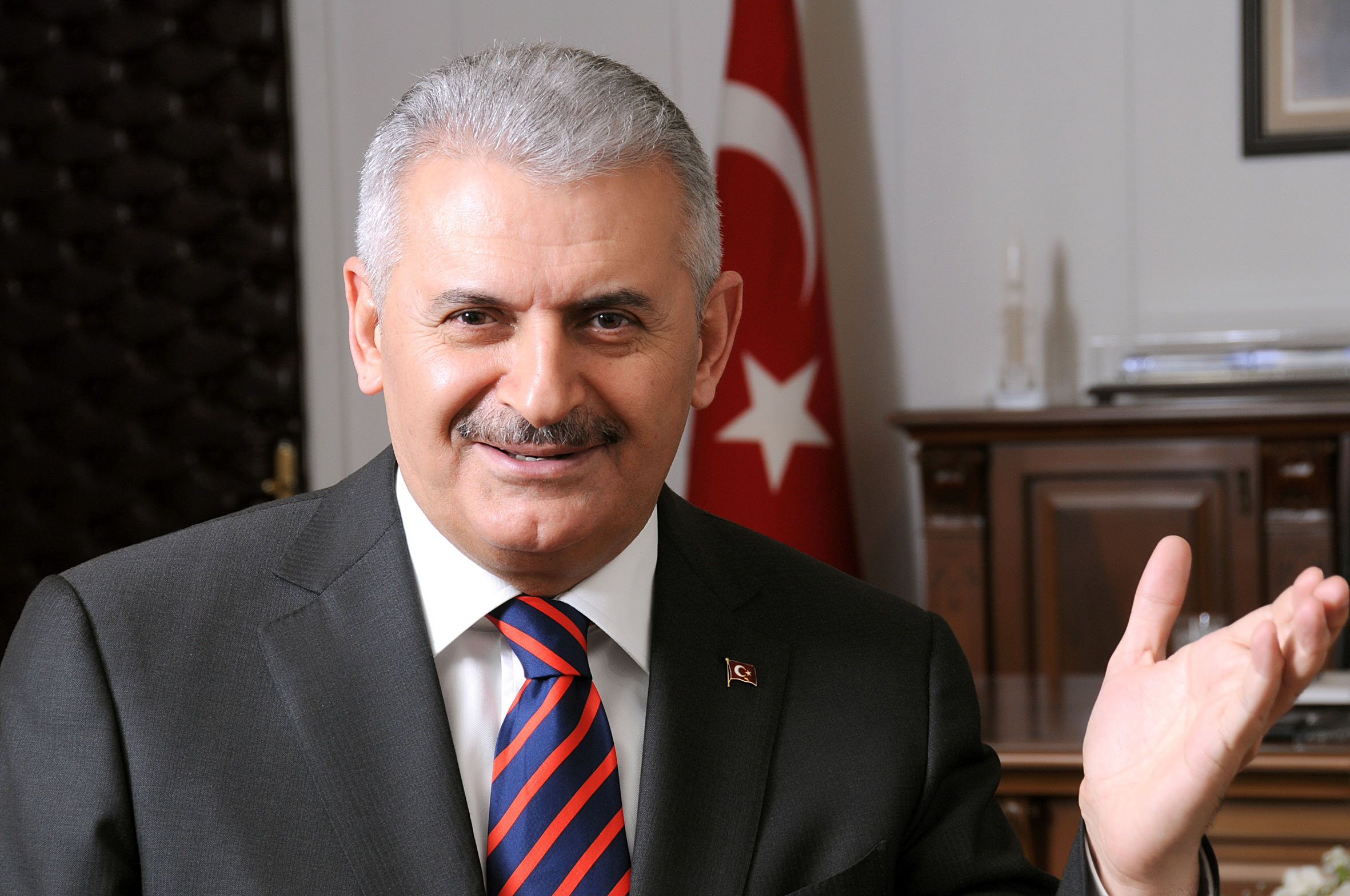 İZMİR’E BAŞBAKAN YAKIŞIR!