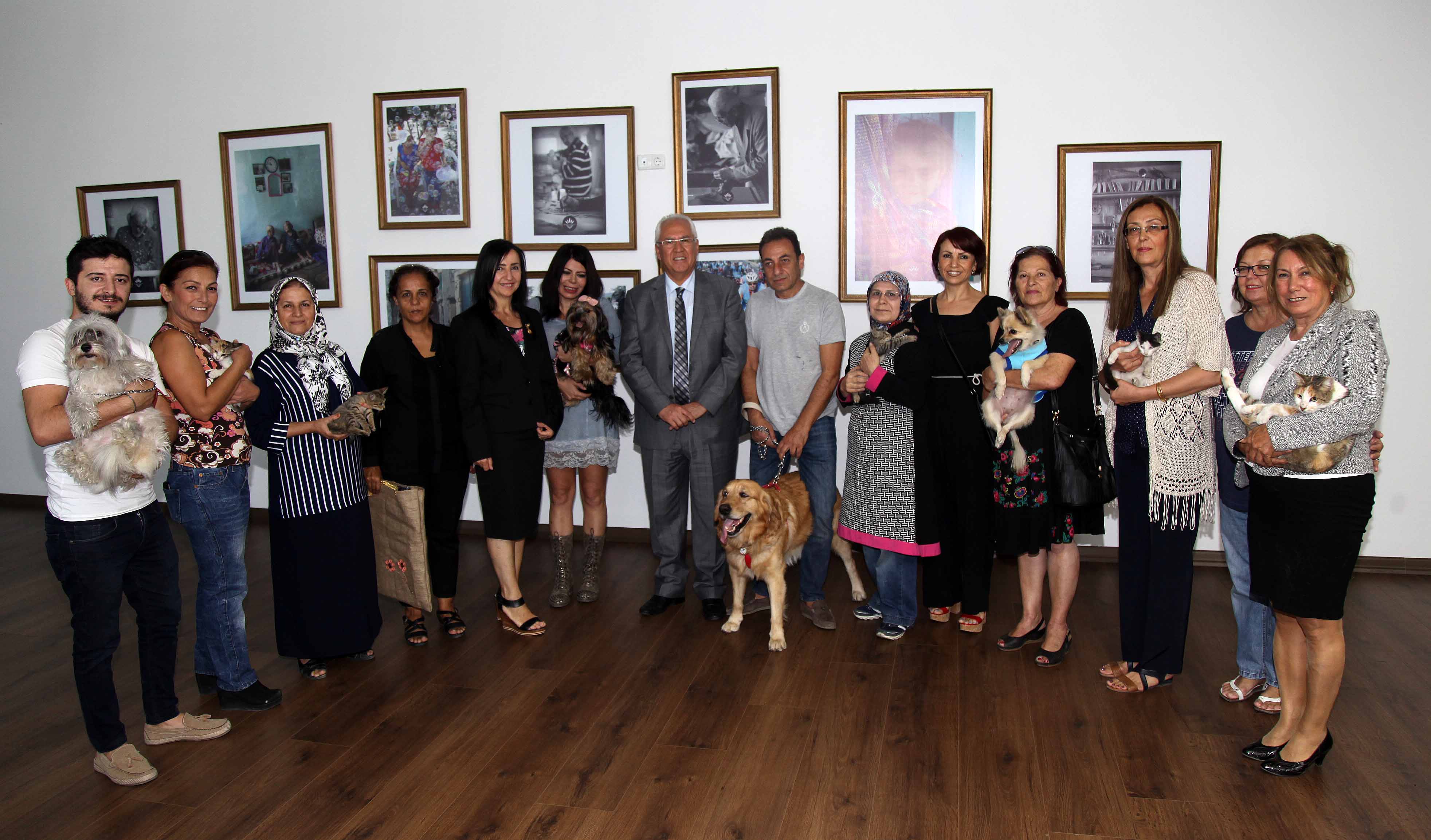 Evcil hayvanlarıyla ziyaret ettiler