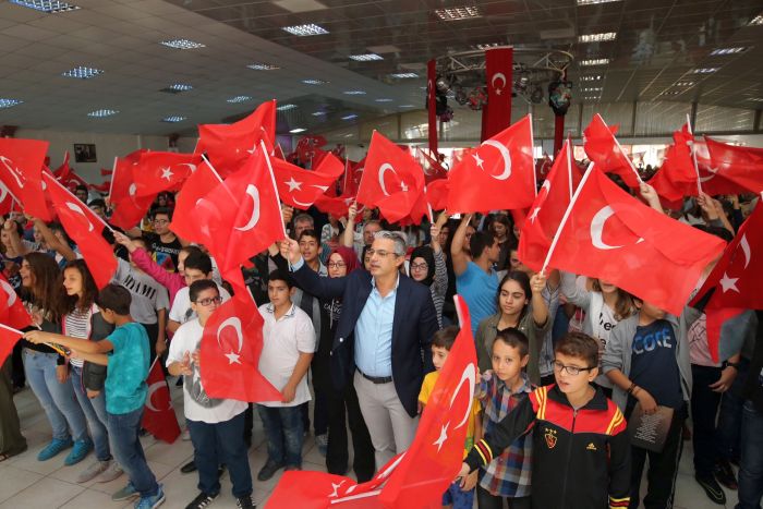 Karşıyaka'da 3 bin kişi ‘Andımız’ı okudu