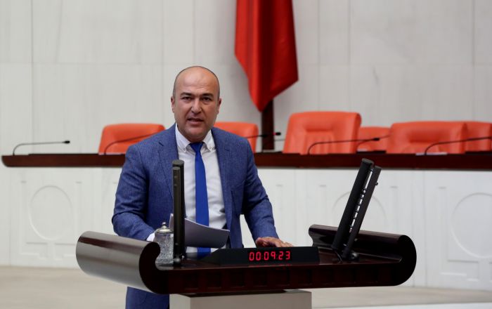 CHP’Lİ BAKAN: “HELE KALKSIN ŞU DAĞIN TOZU DUMANI...”