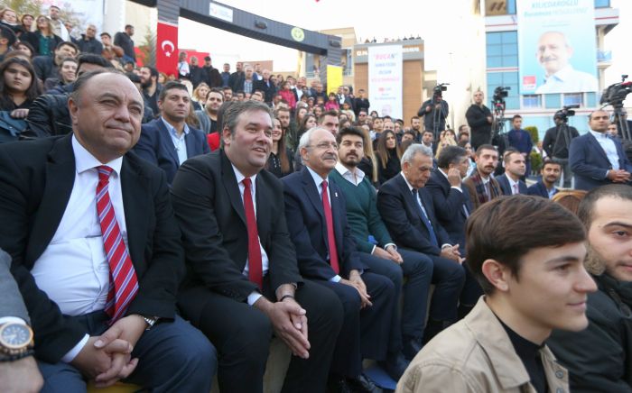 Kılıçdaroğlu Buca’da gençlerle buluştu