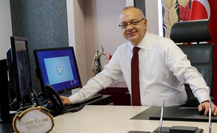 Büyük Başkan Zirveden İnmiyor
