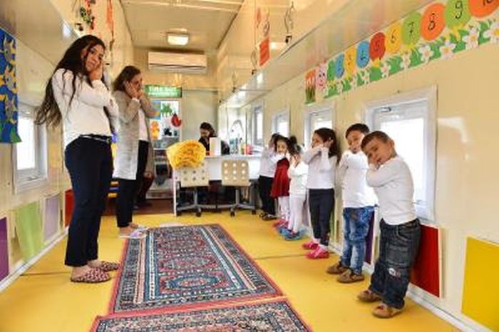 Çocuklar TIR’da, anneler okulda