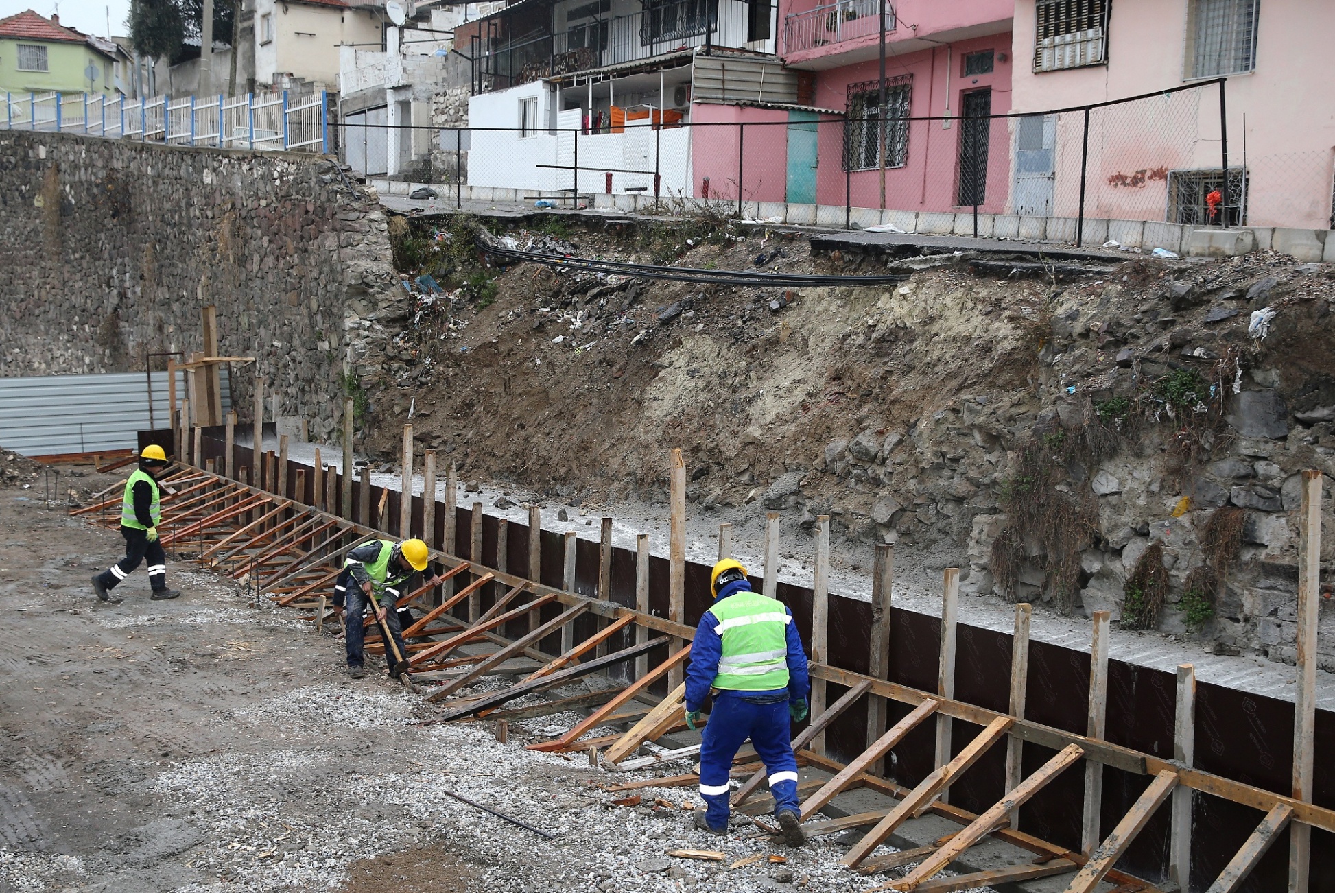 Çöken yolun onarımı başladı