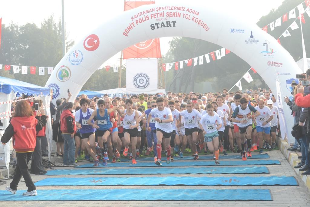 Ege’de buluşup şehitler için koştular
