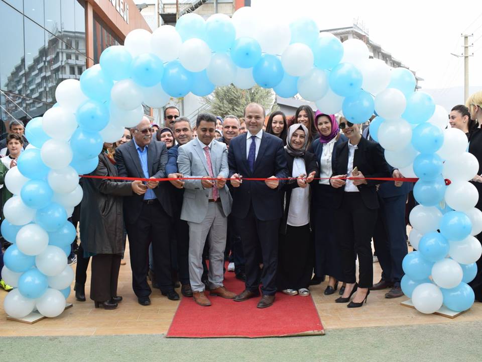 Özel İzmir Koleji 3. Bilim ve Sanat Şenliği Festivalini Yaptı