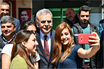 Çiçek üreticisine yeni hedef gösterdi