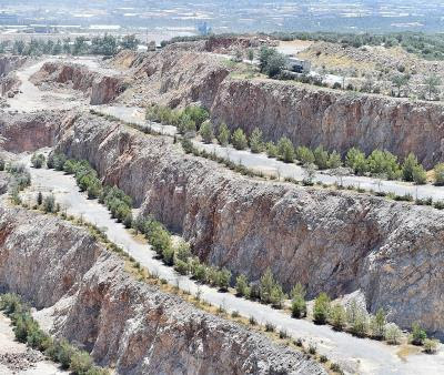 Taş ocağına "yeşil gerdanlık"