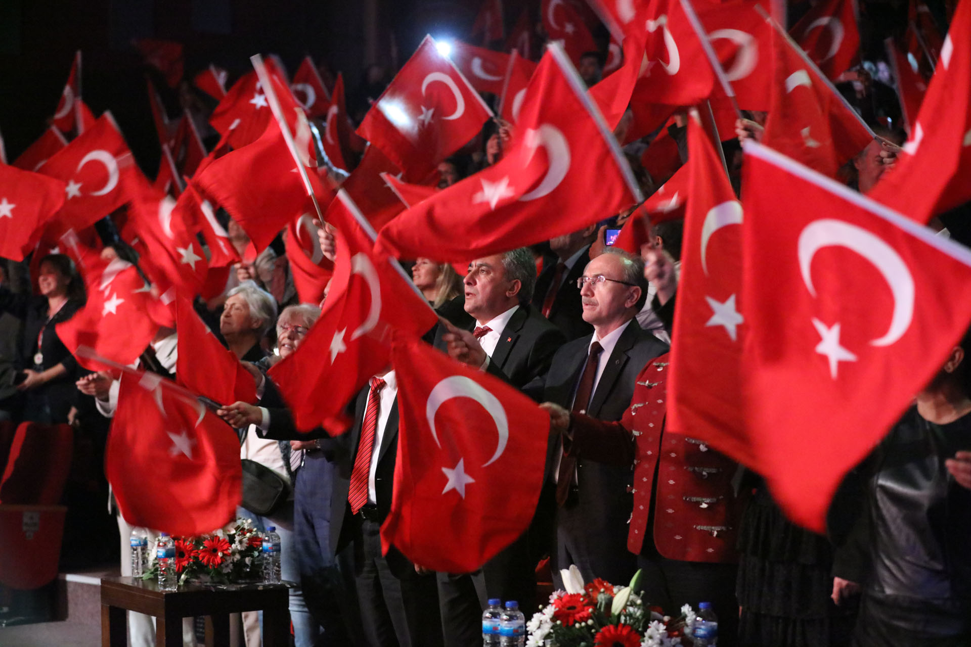 “Cumhuriyet ışığı sönmeyecek”