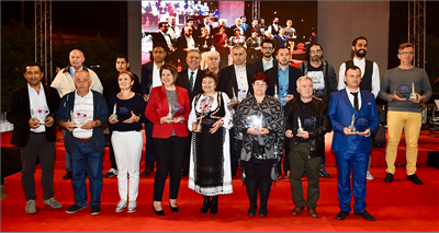 Renkli başladı, renkli bitti