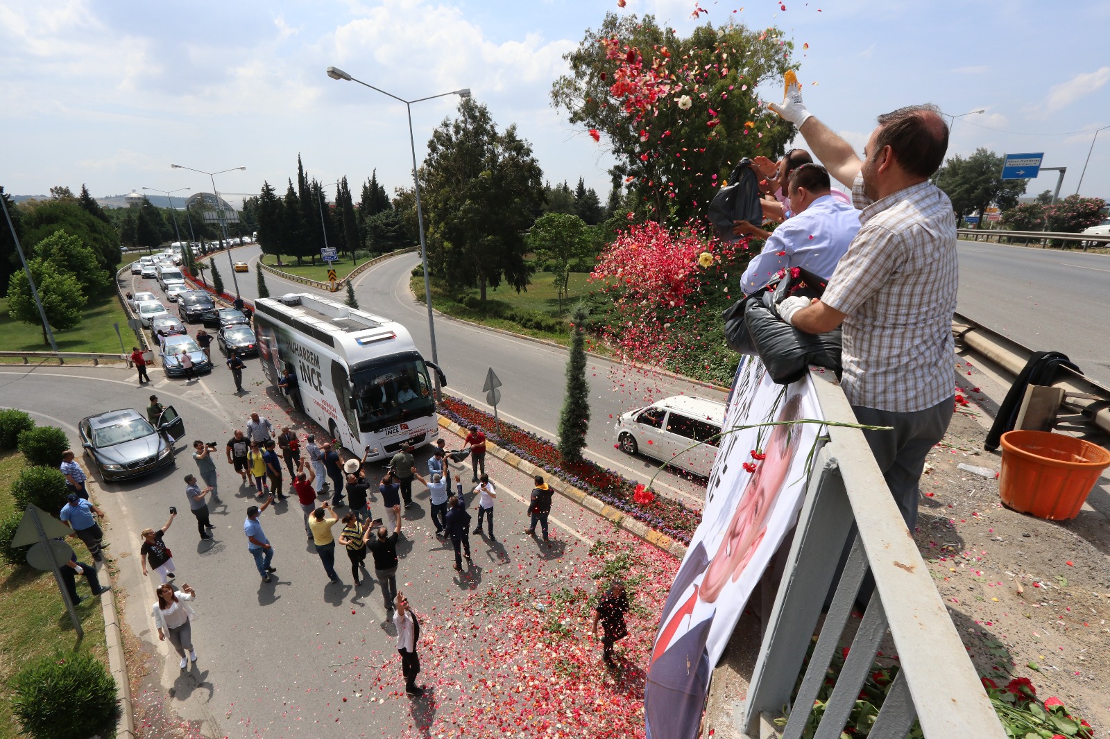 Muharrem İnce’ye Gaziemir’de muhteşem karşılama