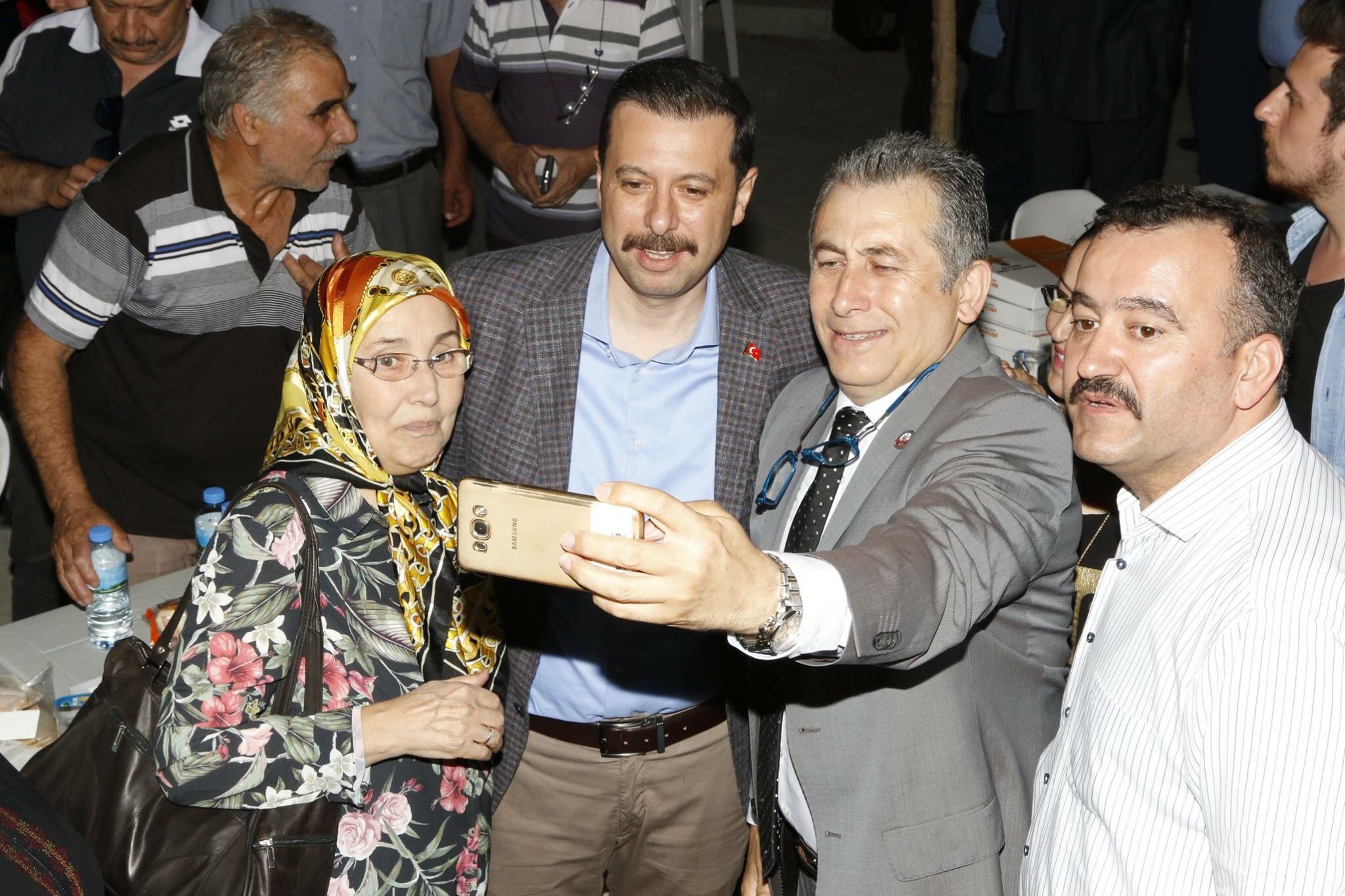 Güven ve istikrarın teminatı AK Parti