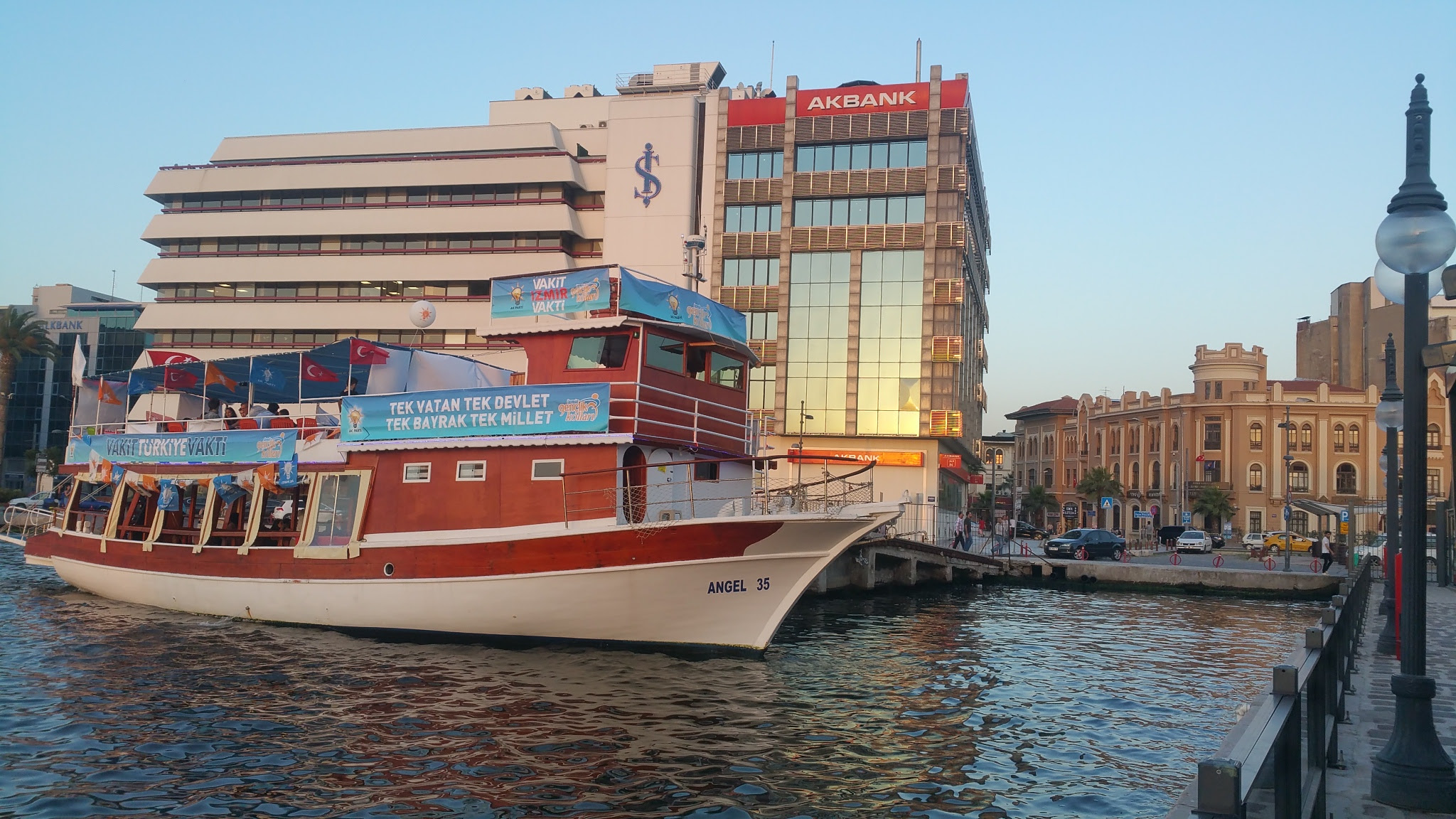 AK Partili gençlerden bir ilk