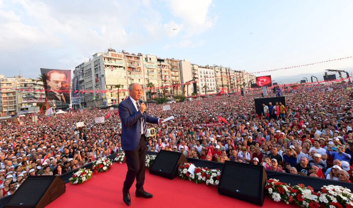 İzmir'de muhteşem miting