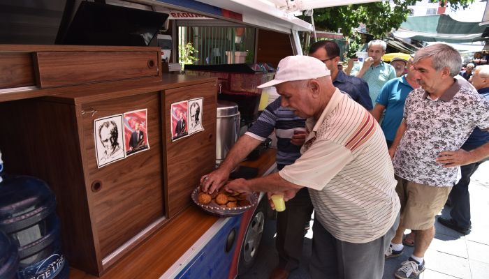 Bornova’da daima el ele