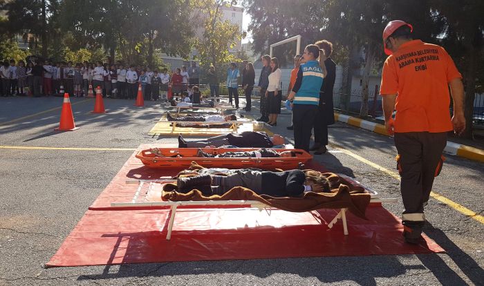 Karşıyaka’da 100 bin kişiye ‘afet’ eğitimi