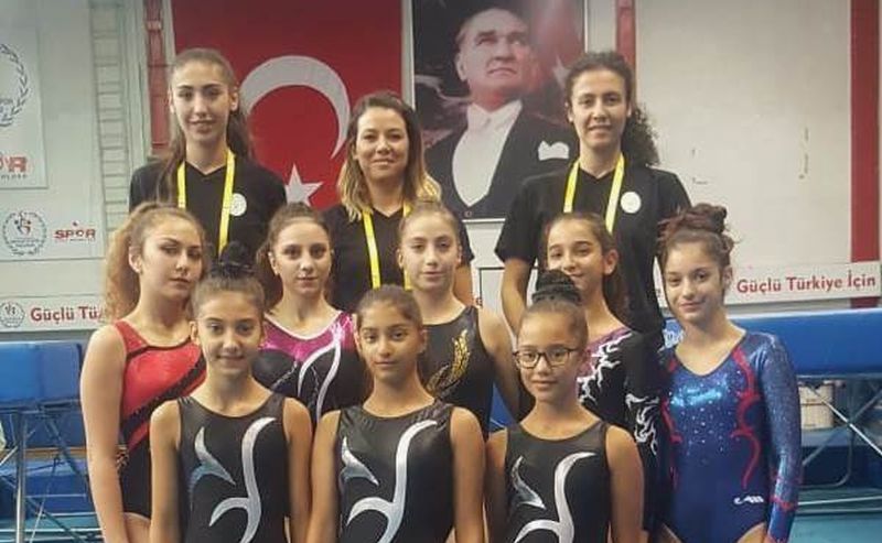 Altın madalya ile İzmir’ döndüler