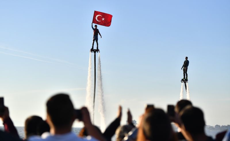 İzmir renklendi