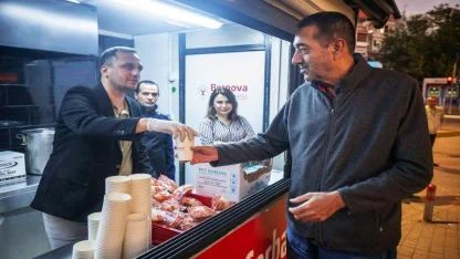 Bornova Belediyesi’nden vatandaşlara sıcak çorba ikramı başladı