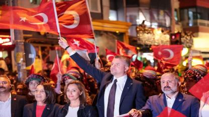 Buca’da 102. yıla yakışır kutlama