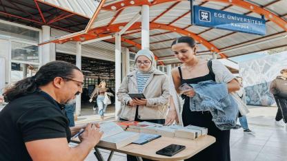 Gezici Kütüphane, Ege Üniversitesi Metro durağında
