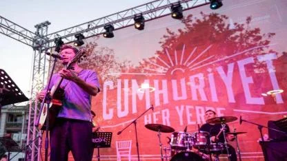 İzmir’de Cumhuriyet coşkusu başladı