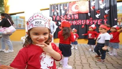 Karşıyaka’da 7’den 77’ye Cumhuriyet coşkusu!